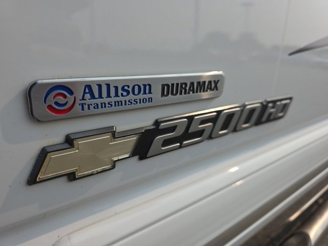 Used 2006 Chevrolet Silverado 2500 LT w/ Heavy-Duty Power Package image 6