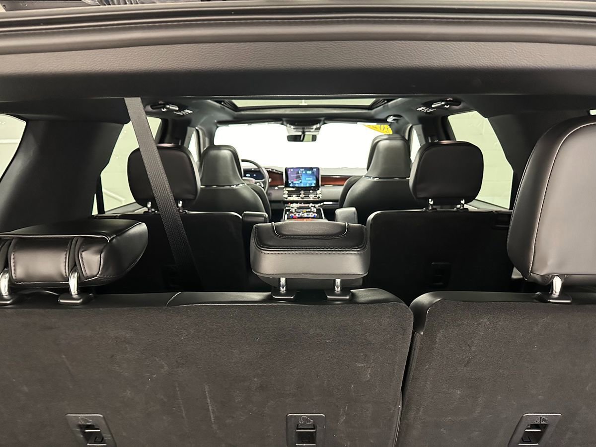 Used 2021 Lincoln Navigator Reserve w/ Luxury Package image 10