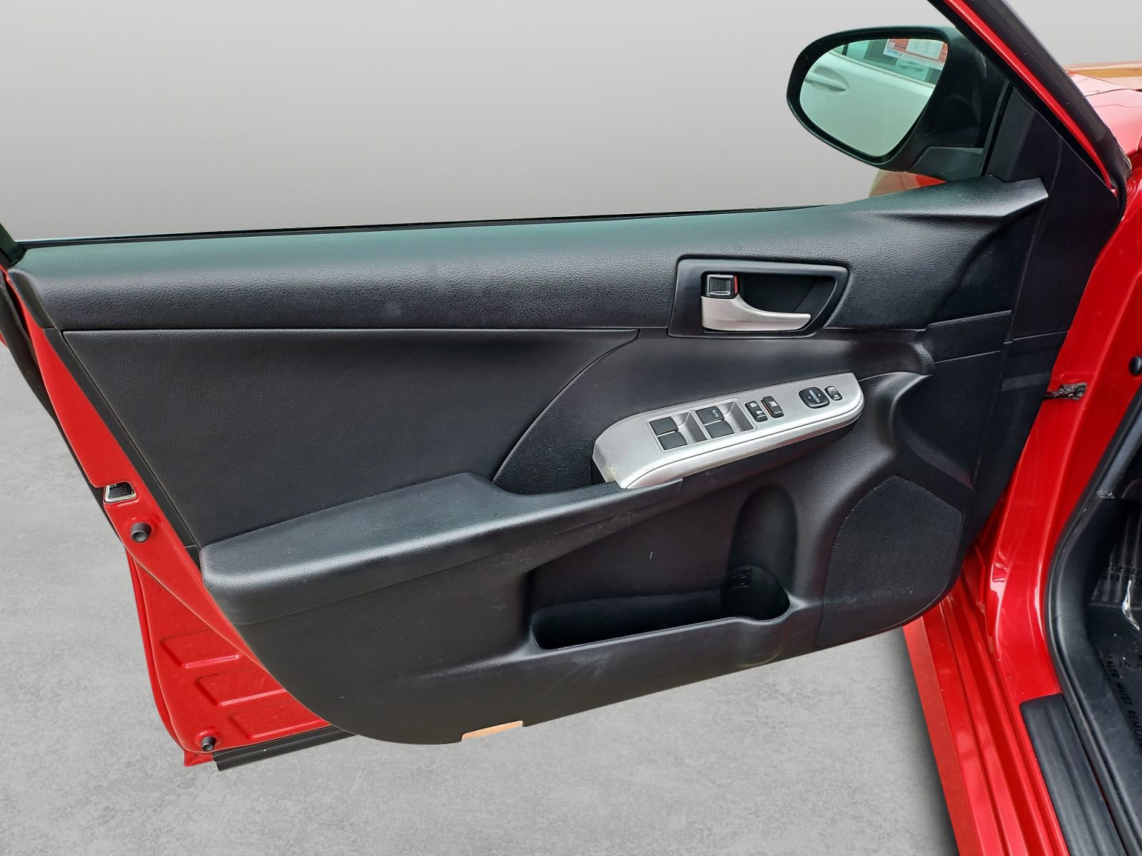 Used 2014 Toyota Camry SE w/ Moonroof Package FWD image 28