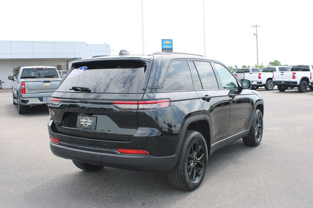 Used 2024 Jeep Grand Cherokee Altitude AWD/4WD image 9