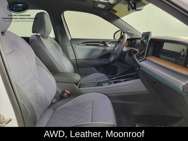 Used 2025 Volkswagen Tiguan SEL R-Line image 18