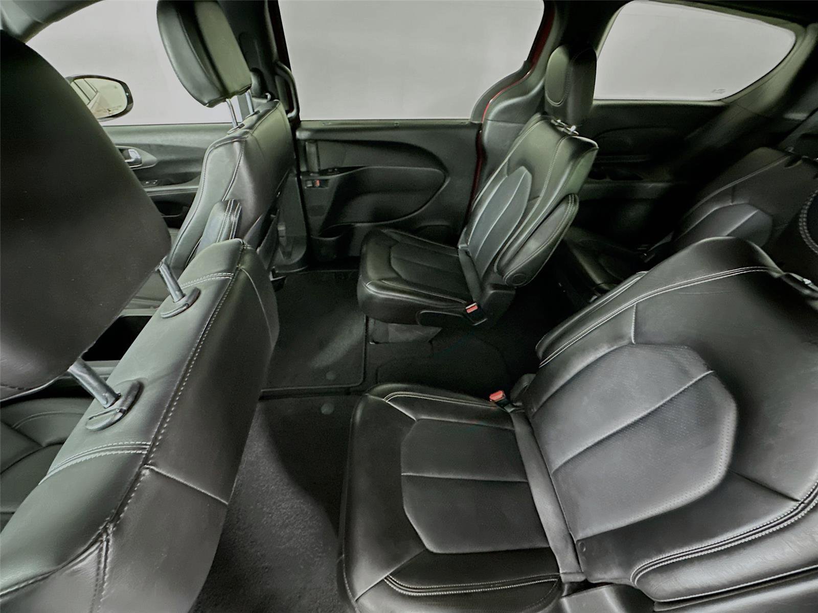 Used 2025 Chrysler Pacifica Select image 20