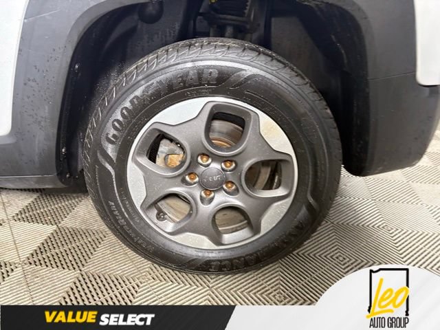 Used 2015 Jeep Renegade Sport w/ Power & Air Group FWD image 23
