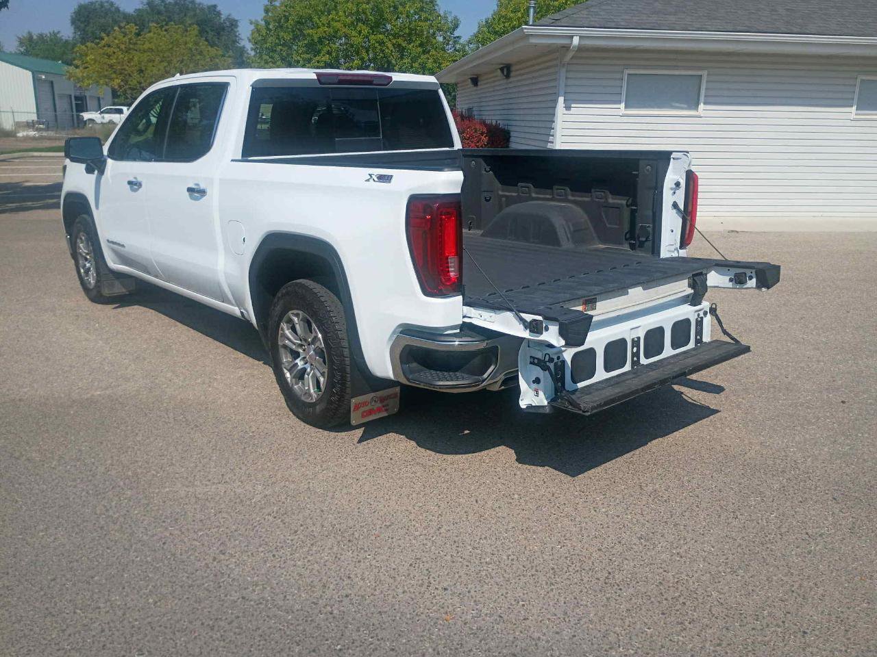 Used 2023 GMC Sierra 1500 SLT image 11