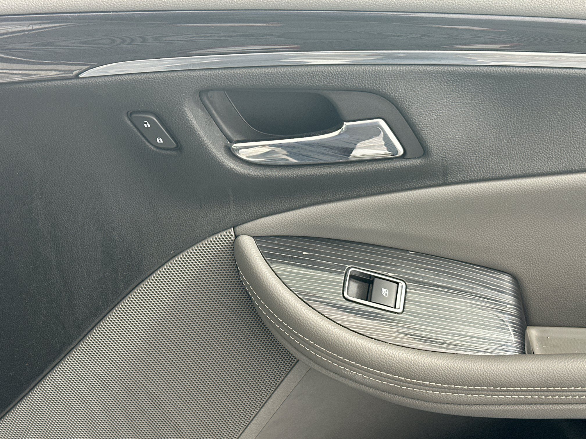 Used 2018 Chevrolet Impala LT FWD image 29