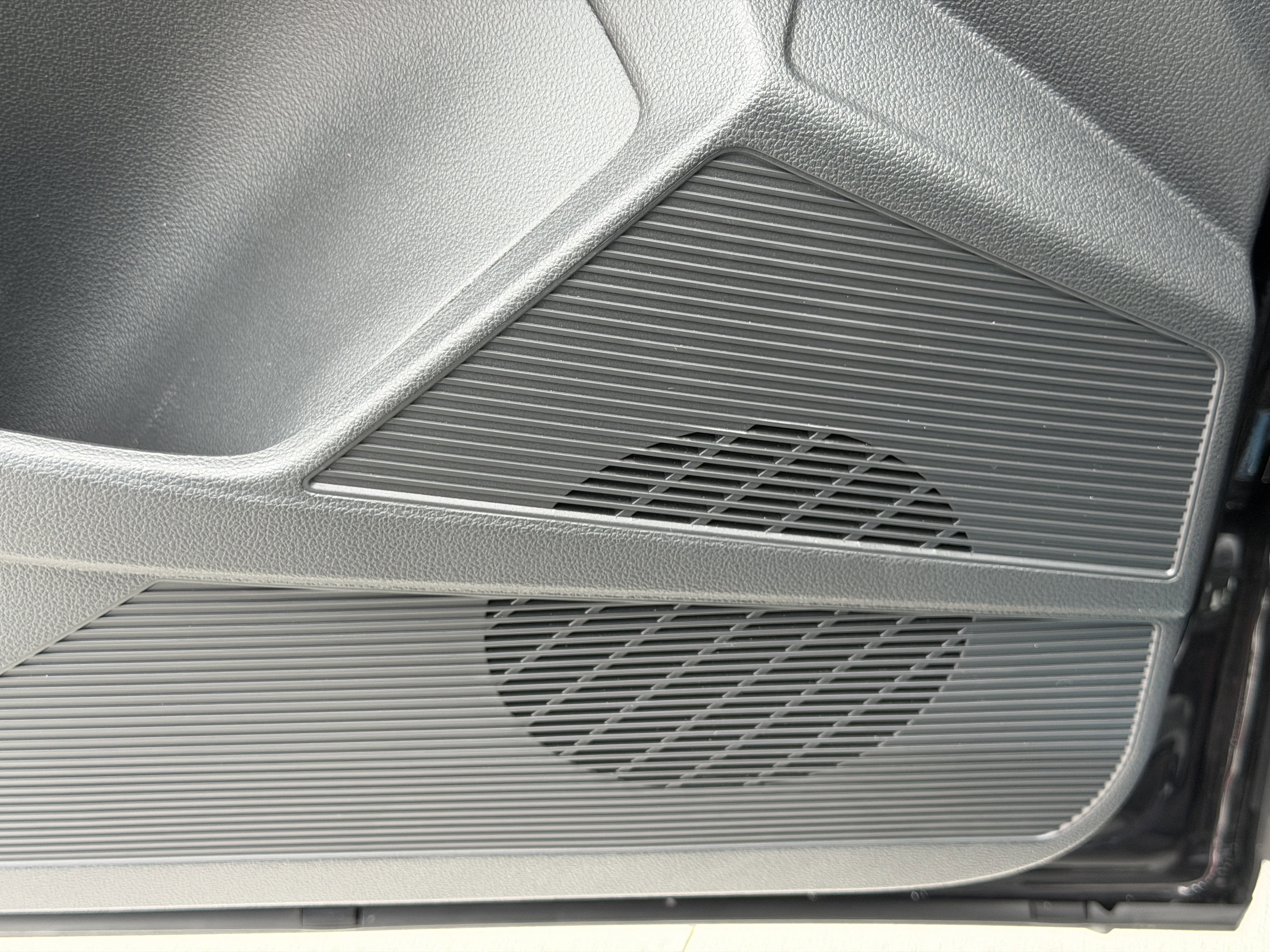 Used 2025 Volkswagen Taos SE image 18