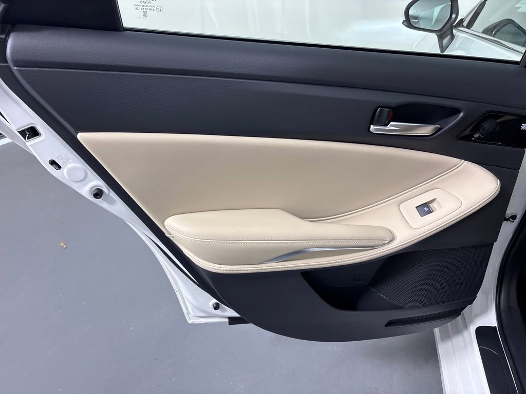 Certified 2021 Toyota Avalon XLE w/ Moonroof Package image 31