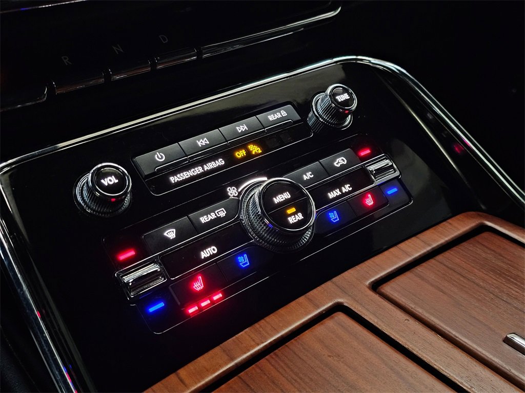 Used 2019 Lincoln Navigator Reserve image 32