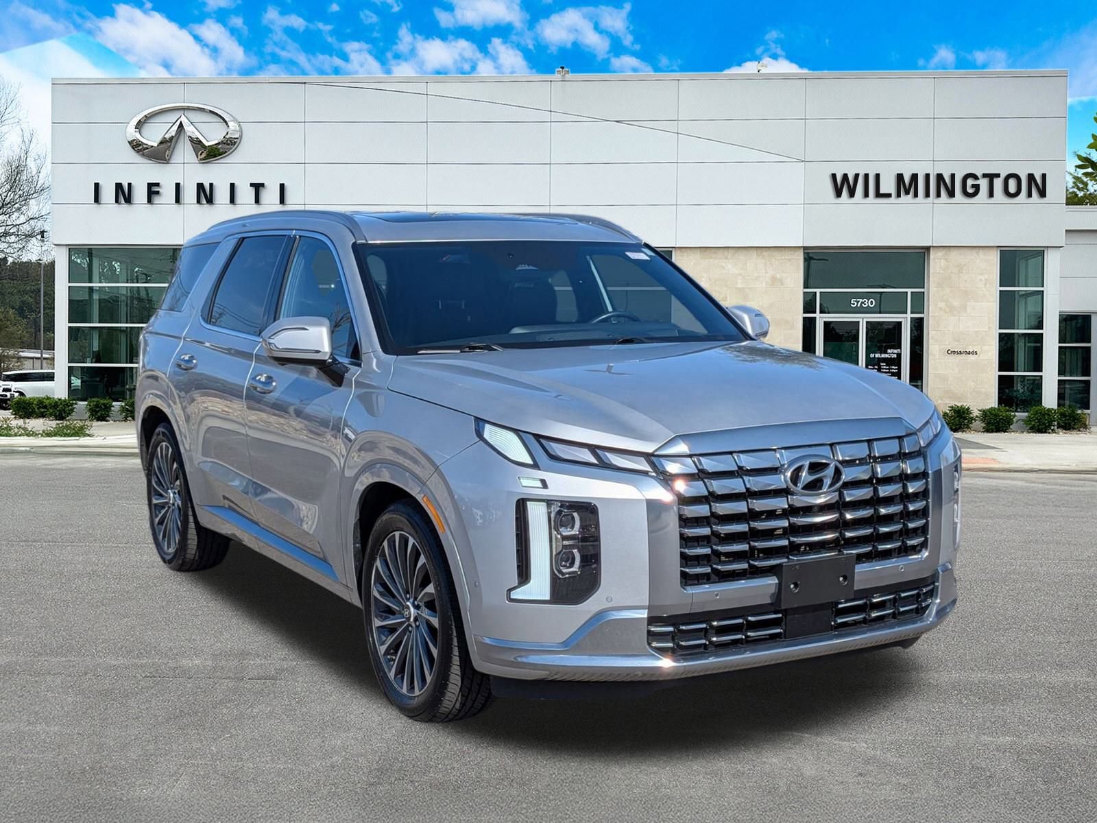 Used 2024 Hyundai Palisade Calligraphy image 1