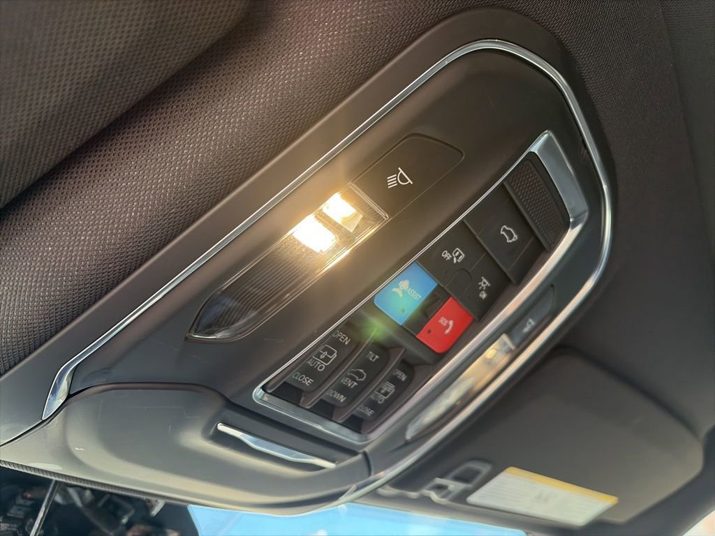 Used 2024 Jeep Grand Cherokee L Limited w/ Luxury Tech Group II image 19