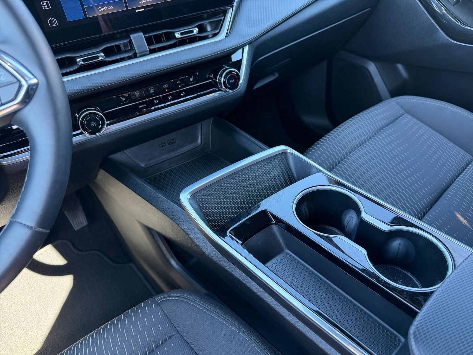 Used 2025 Chevrolet Equinox LT image 40