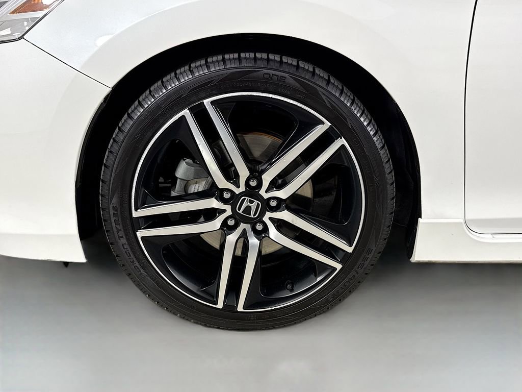 Used 2017 Honda Accord Touring image 34