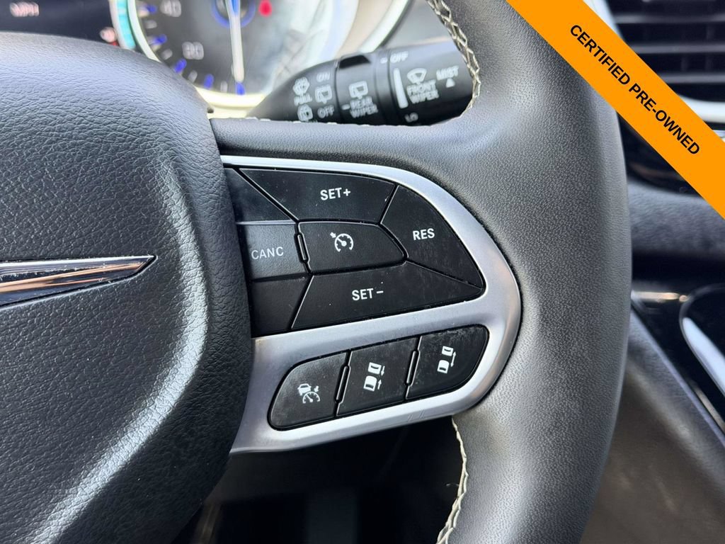 Certified 2025 Chrysler Pacifica Select FWD image 22