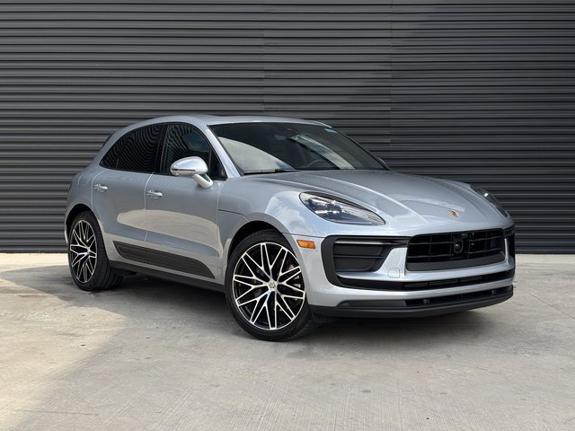 Certified 2025 Porsche Macan image 9