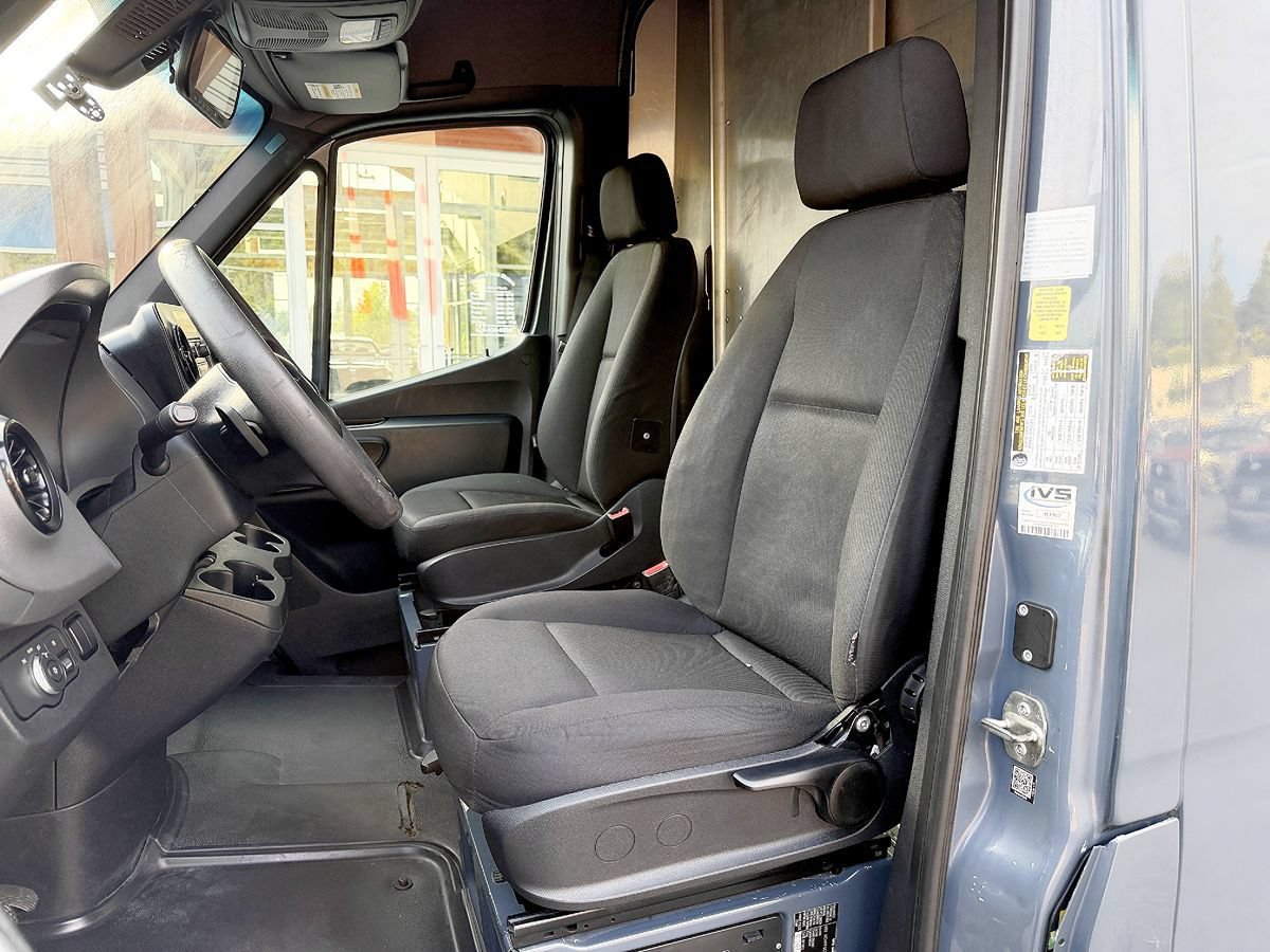 Used 2019 Mercedes-Benz Sprinter 144 image 40