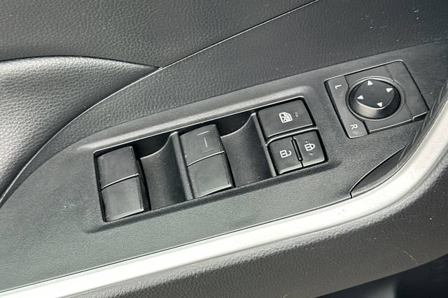 Used 2021 Toyota RAV4 XLE w/ Convenience Package FWD image 12