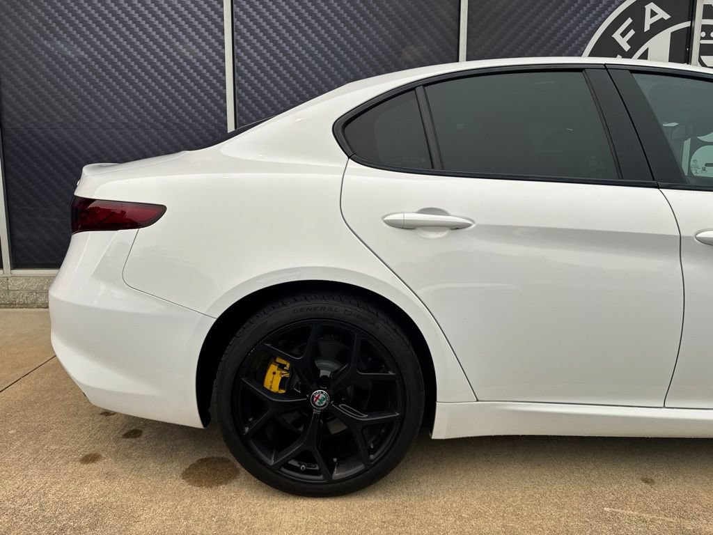 Used 2019 Alfa Romeo Giulia AWD image 5