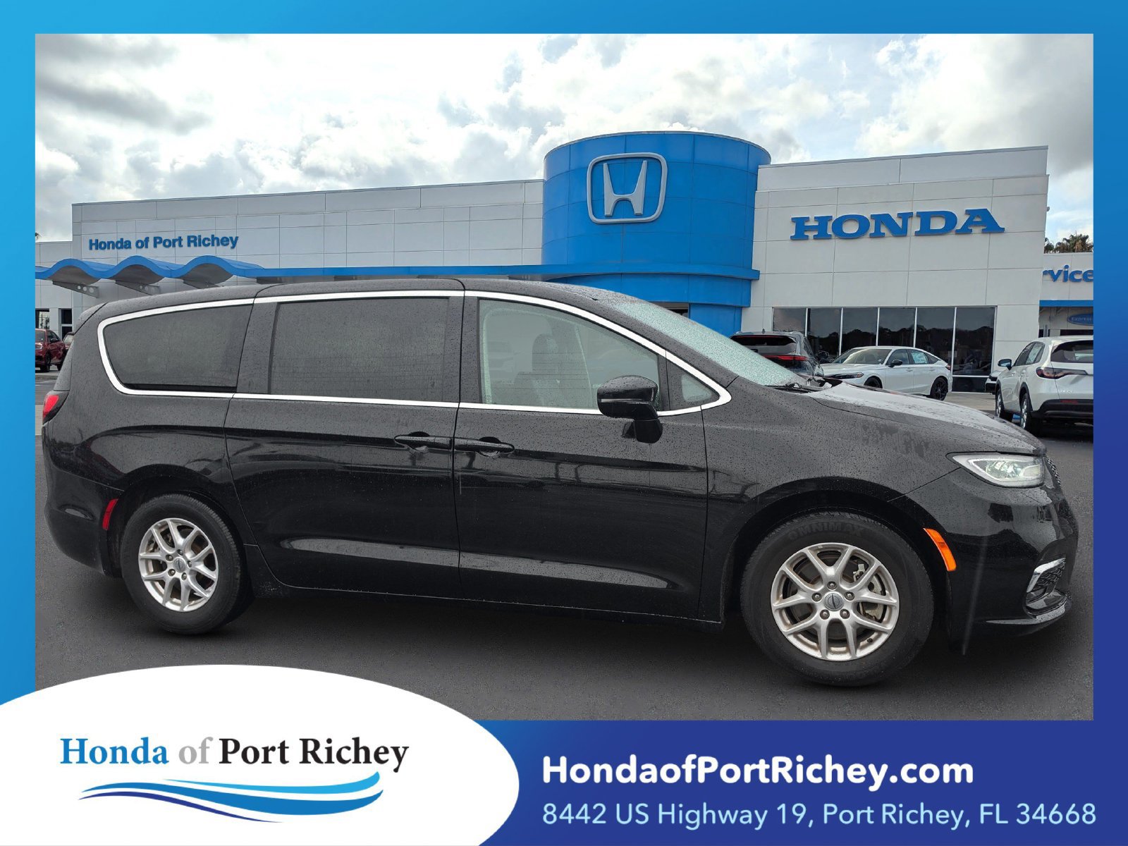 Used 2024 Chrysler Pacifica Touring-L
