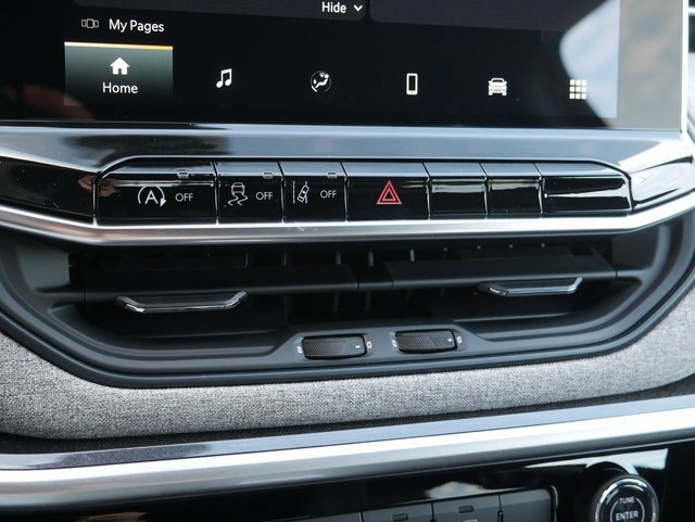 Used 2024 Jeep Compass Latitude w/ Sun and Sound Group image 19