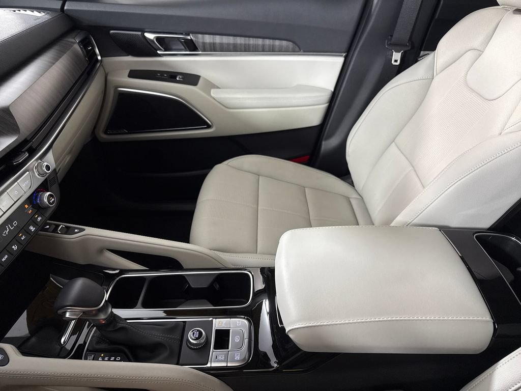Used 2025 Kia Telluride SX w/ SX Captain's Chair Package FWD image 23