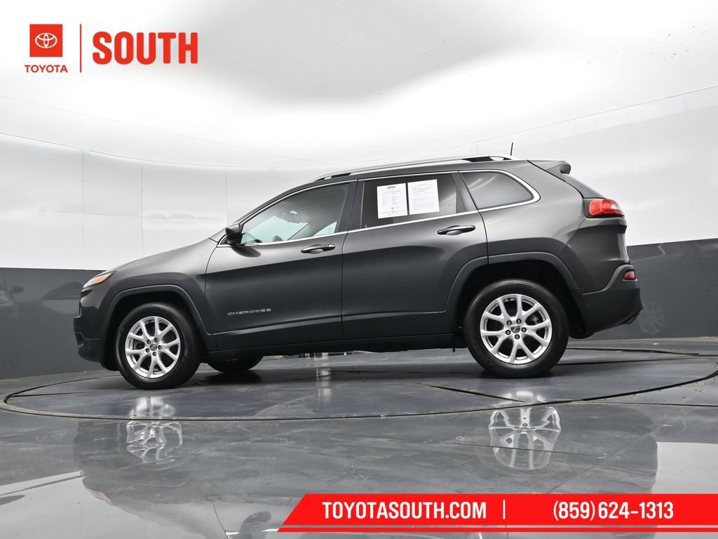 Used 2017 Jeep Cherokee Latitude w/ Comfort & Sound Group FWD image 38