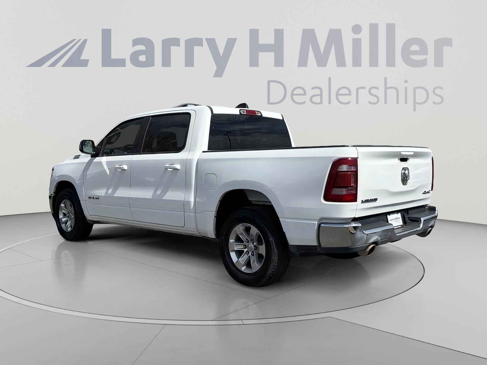 Used 2024 RAM 1500 Laramie AWD/4WD image 4
