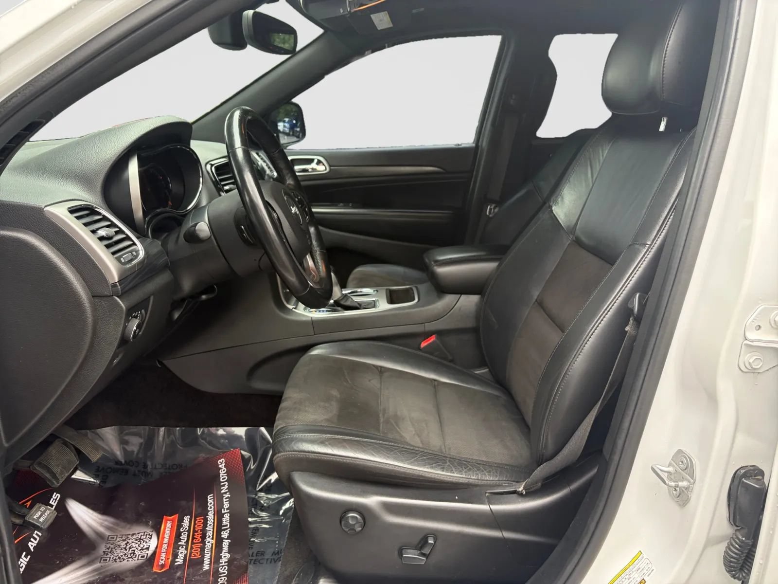 Used 2019 Jeep Grand Cherokee Altitude AWD/4WD image 12