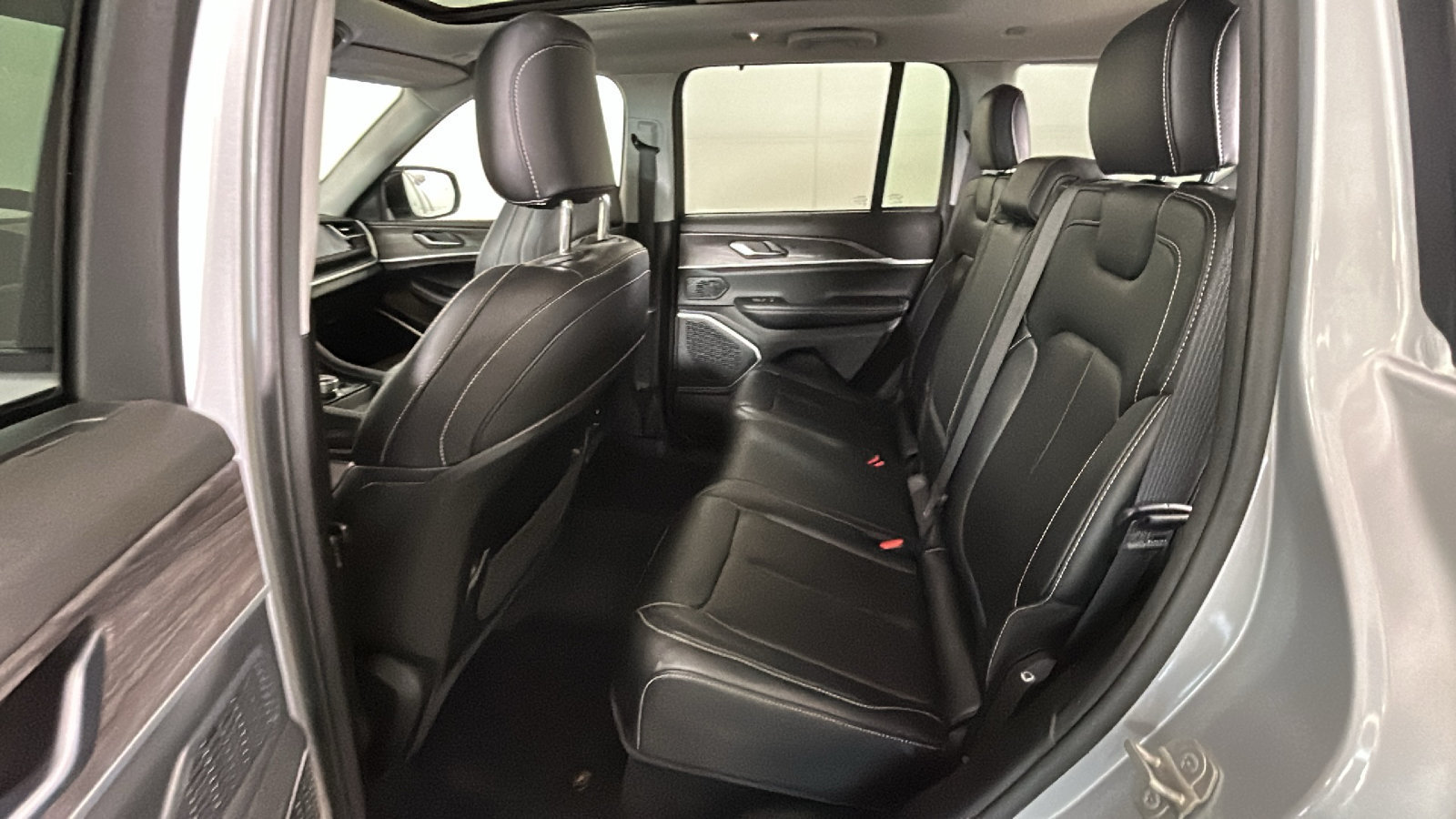 Used 2023 Jeep Grand Cherokee 4WD 4xe w/ Luxury Tech Group II image 35