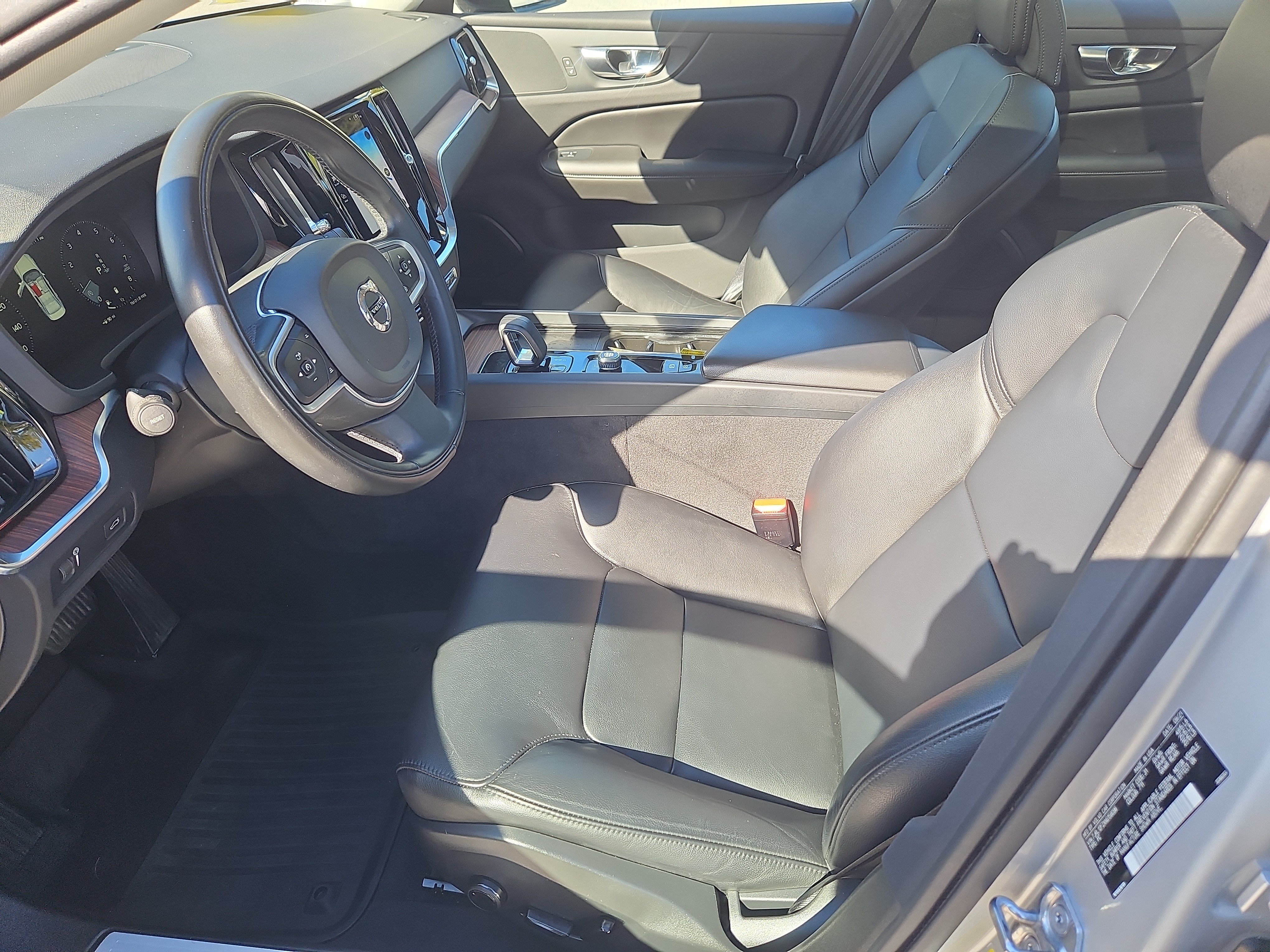 Used 2022 Volvo S60 B5 Momentum w/ Premium Package FWD image 30