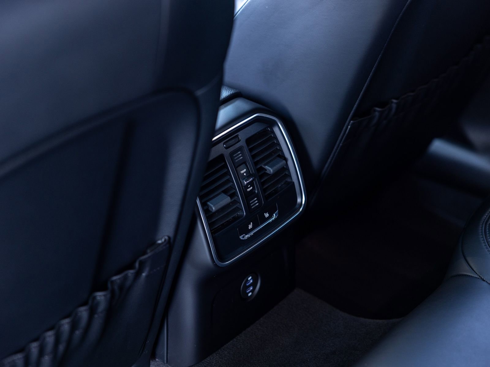 Certified 2024 Porsche Macan S AWD/4WD image 30