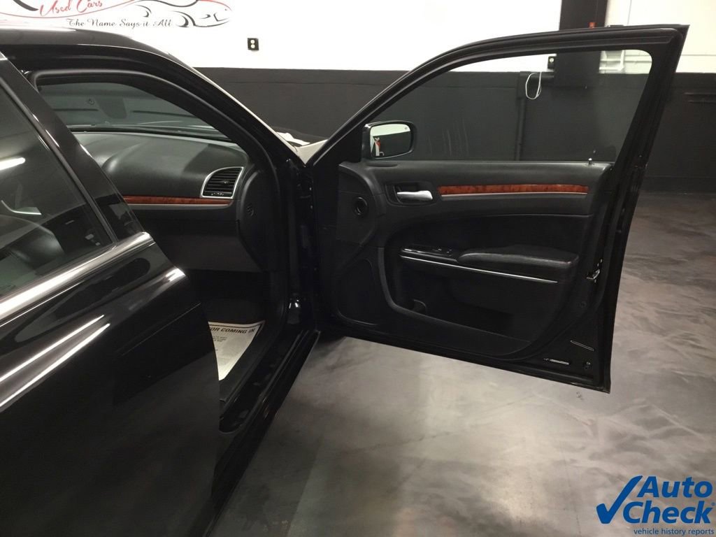 Used 2013 Chrysler 300 AWD w/ Driver Convenience Group image 39