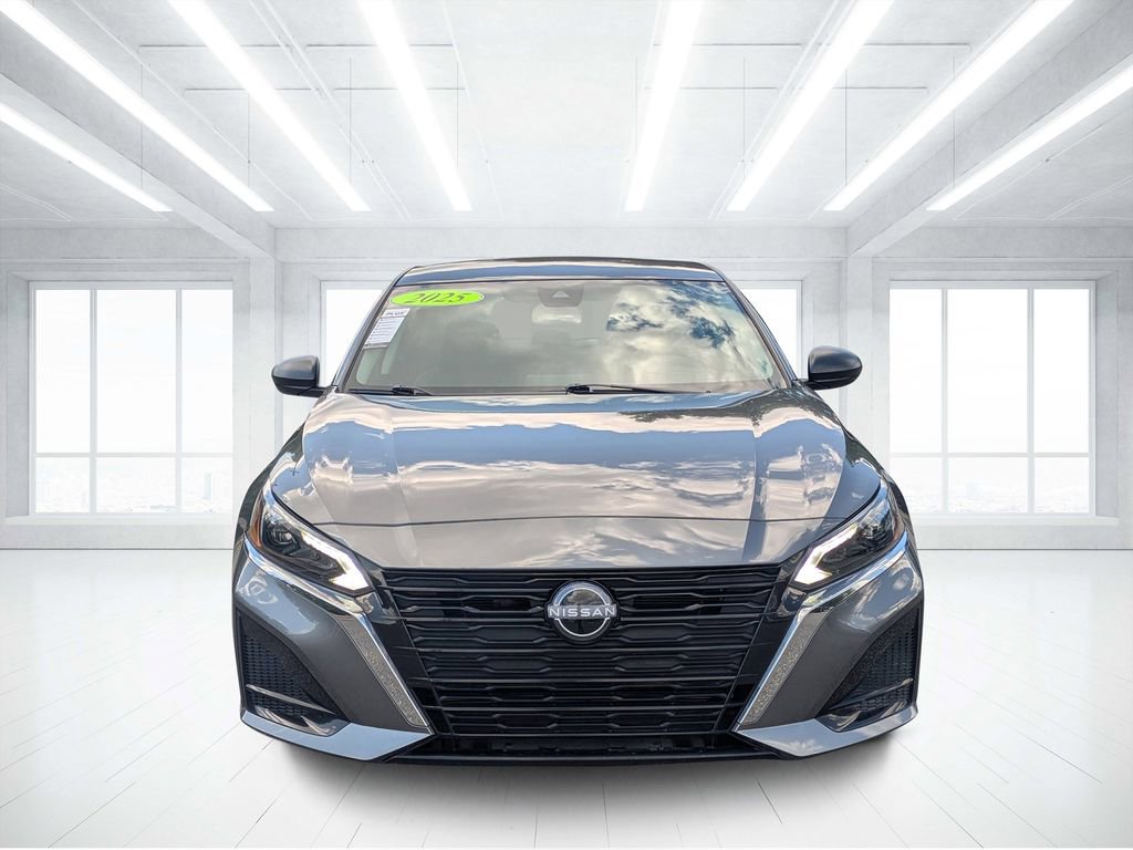 Used 2025 Nissan Altima 2.5 SV FWD image 8