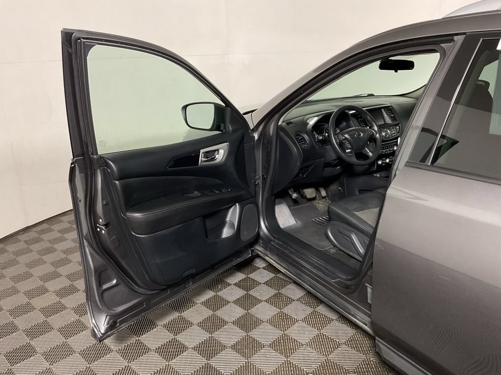 Used 2019 Nissan Pathfinder S AWD/4WD image 17