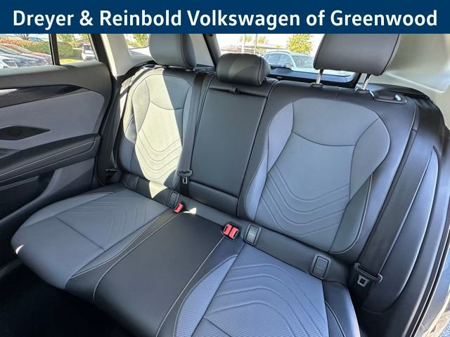 New 2025 Volkswagen Tiguan SE image 33