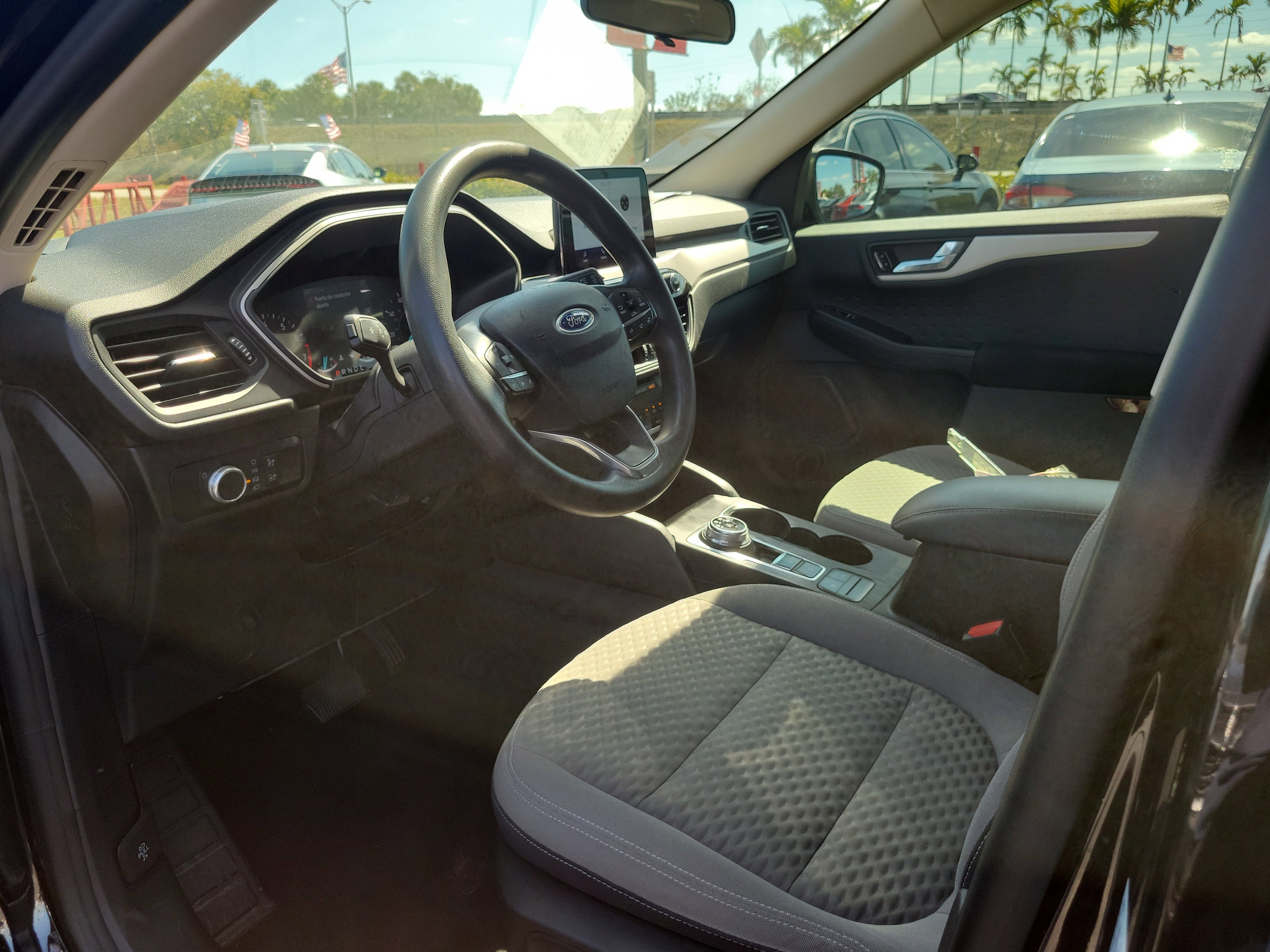 Used 2020 Ford Escape SE image 18