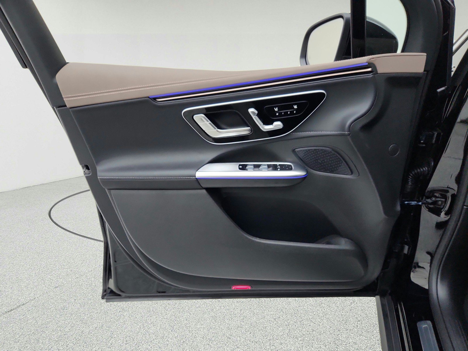 New 2026 Mercedes-Benz EQE 320 4MATIC SUV image 22