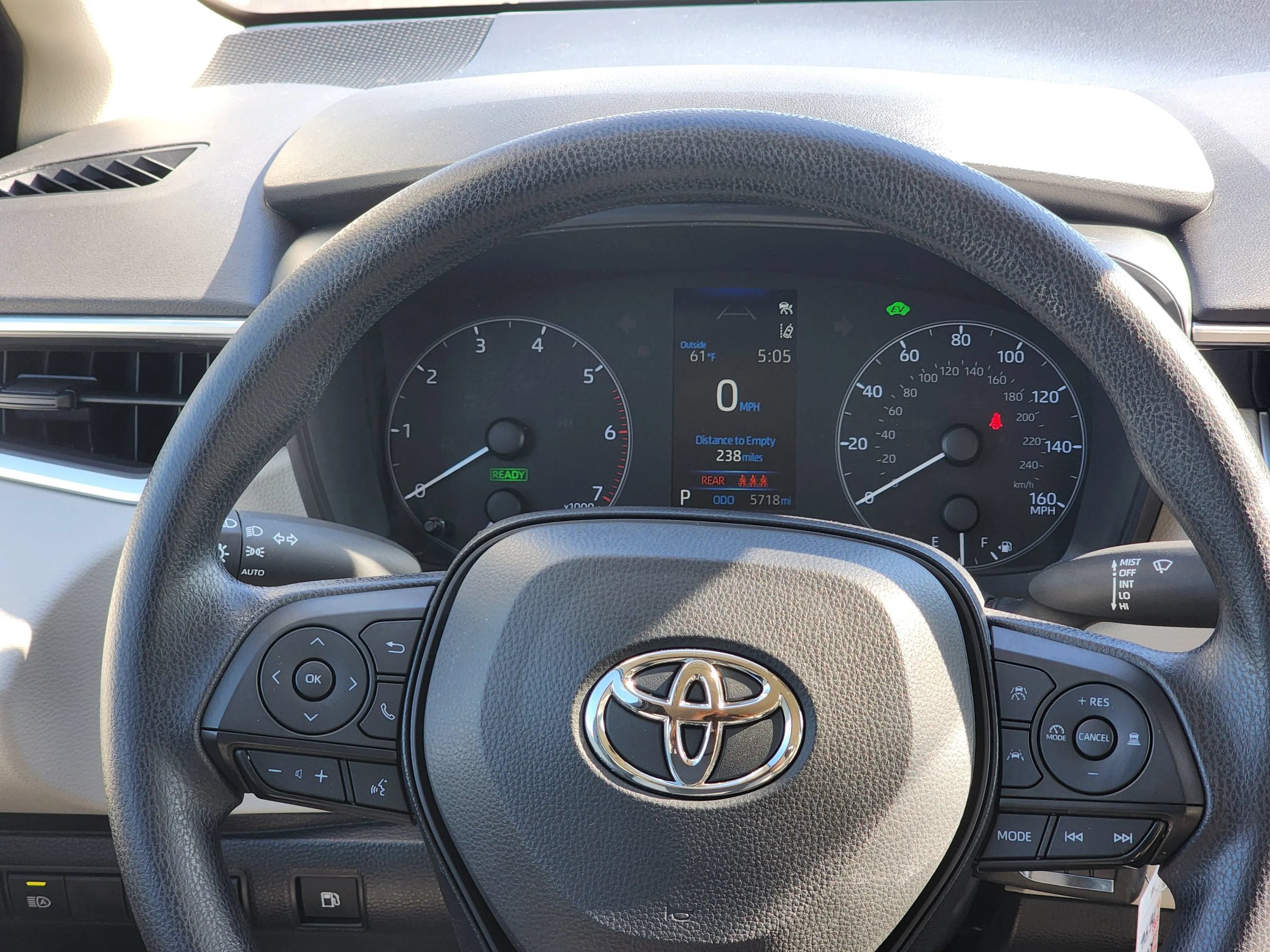 Used 2025 Toyota Corolla LE FWD image 12