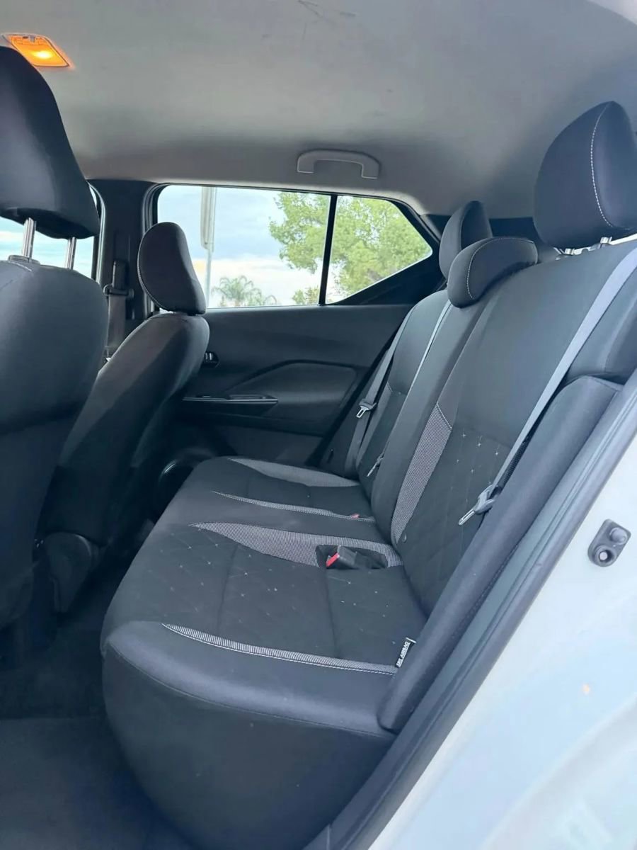 Used 2020 Nissan Kicks S image 12