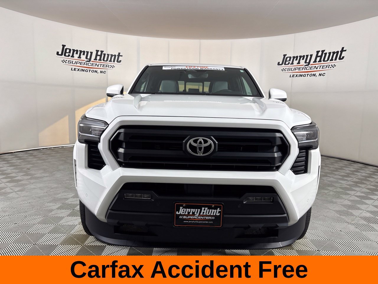 Used 2024 Toyota Tacoma SR5 AWD/4WD image 3
