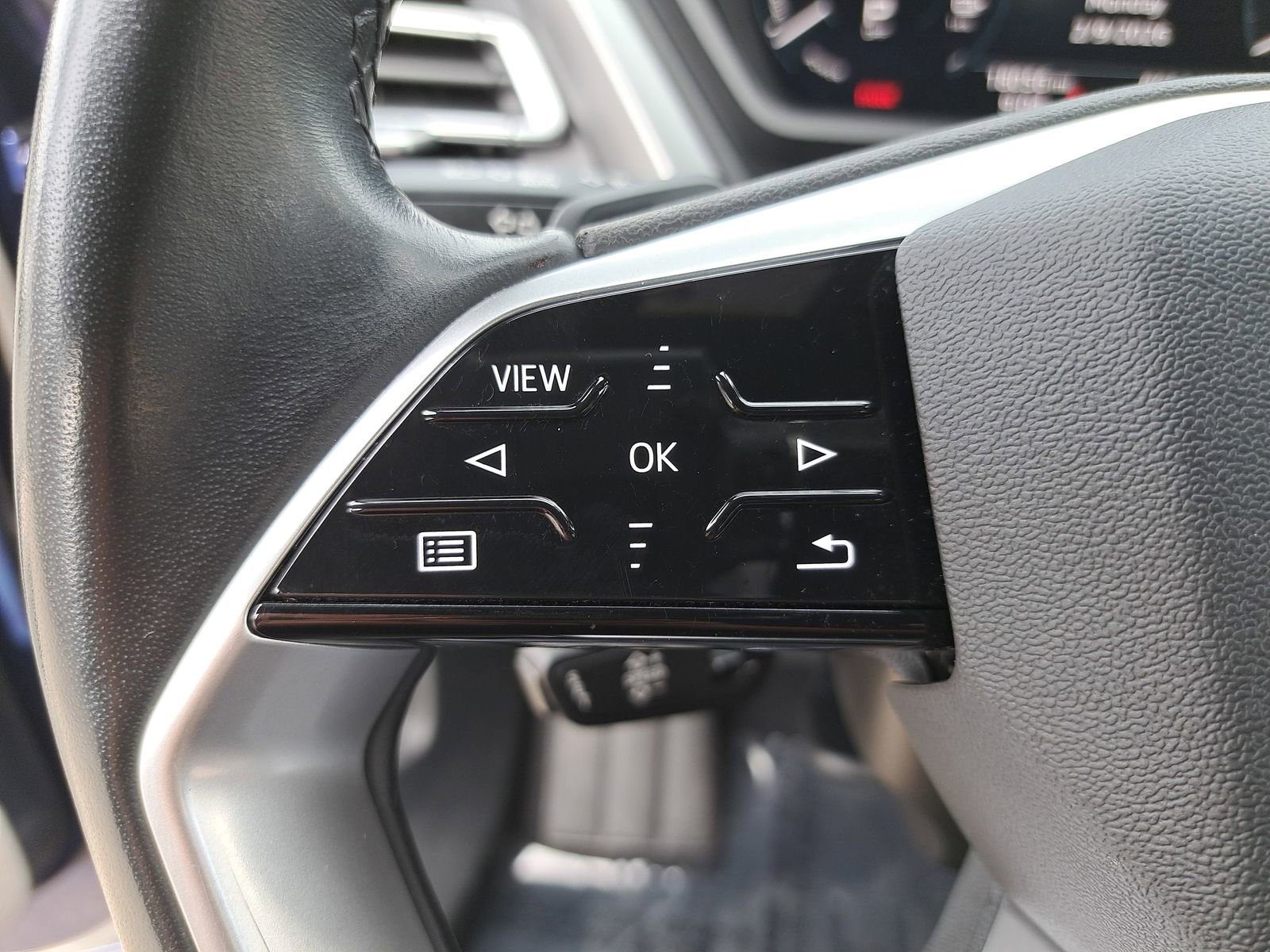 Used 2024 Audi Q4 e-tron Premium Plus image 17