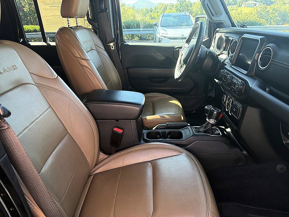 Used 2023 Jeep Gladiator Overland w/ Cold Weather Group AWD/4WD image 2