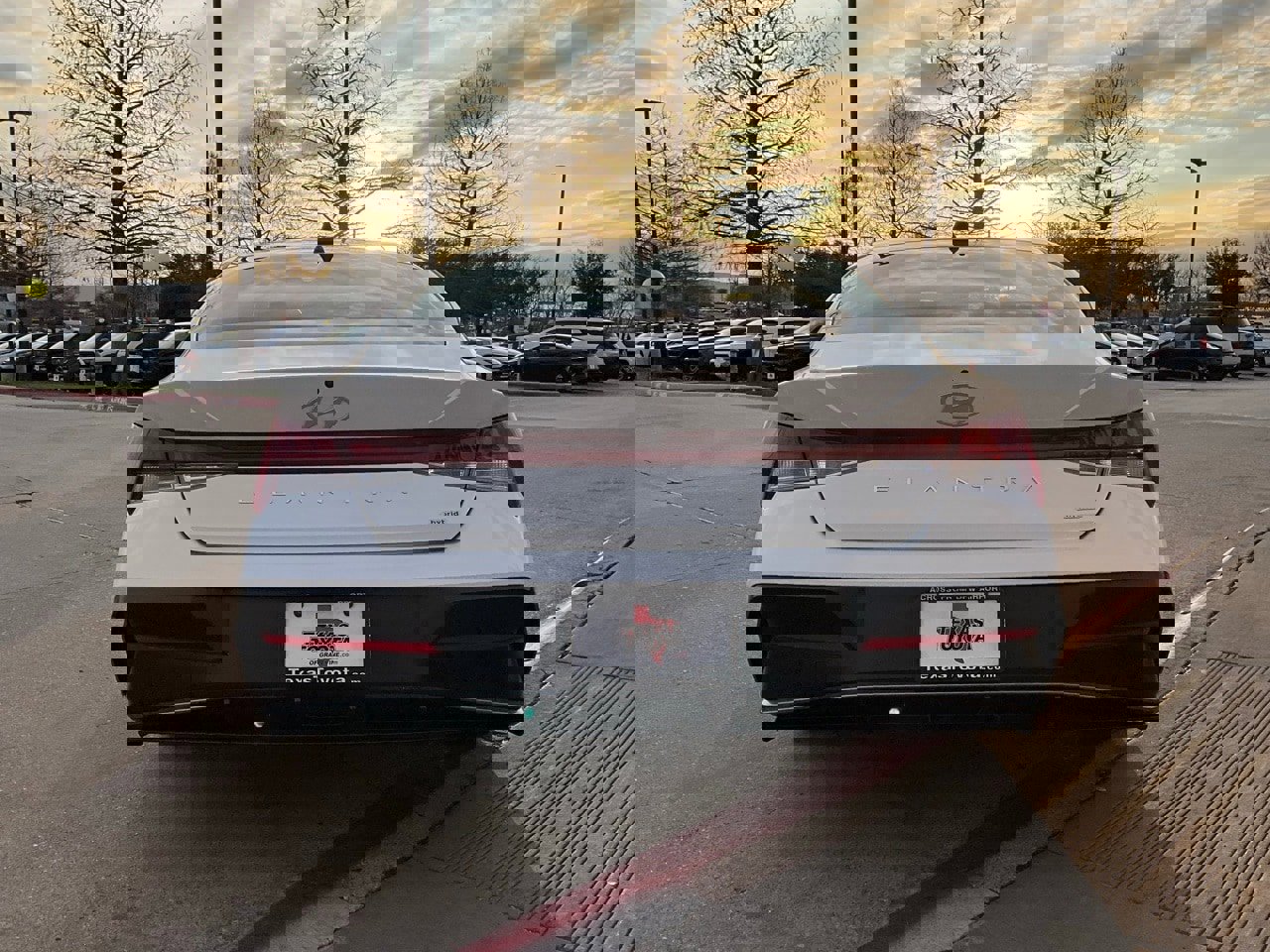 Used 2025 Hyundai Elantra Limited image 7