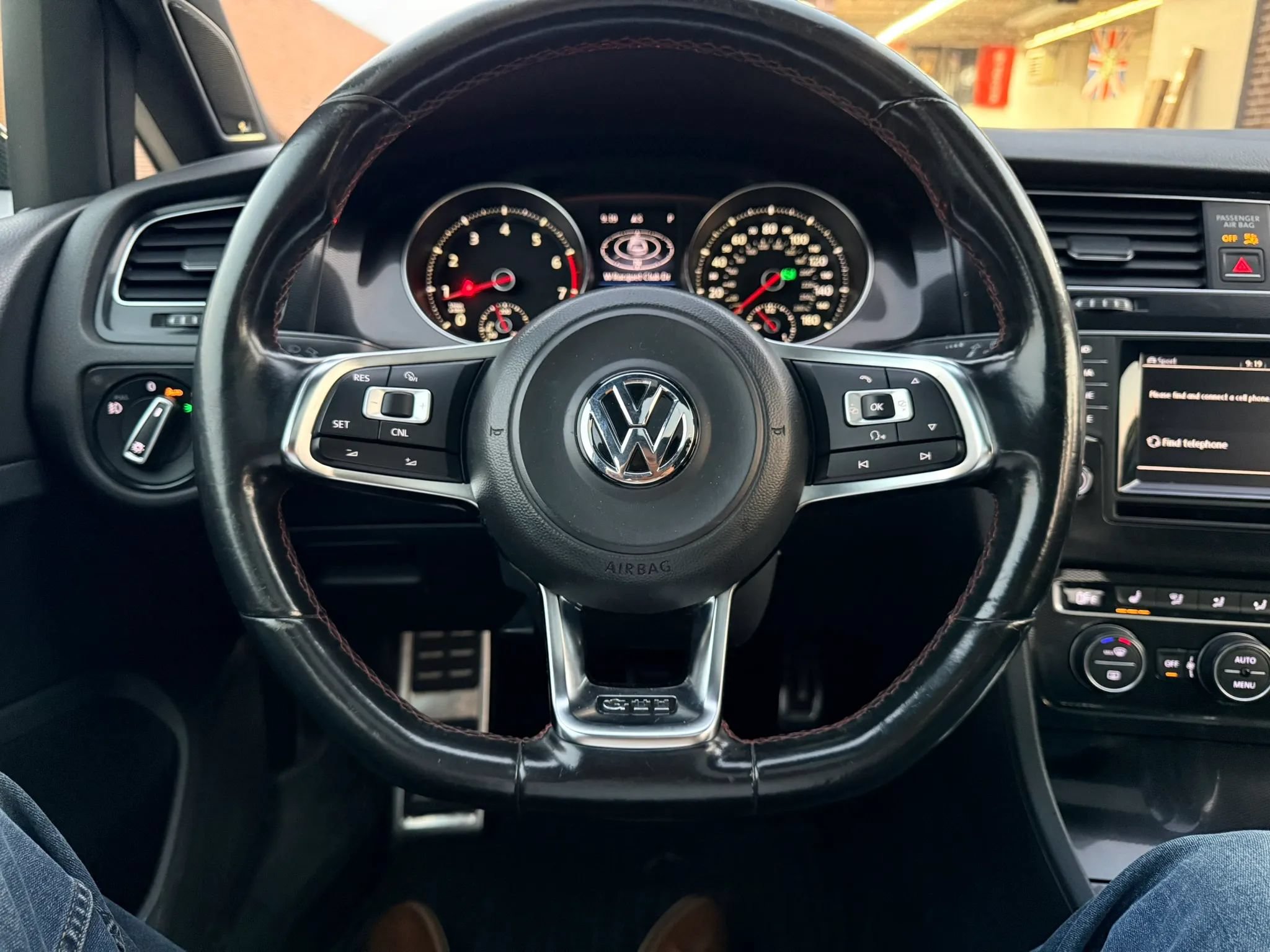 Used 2015 Volkswagen Golf 4-Door FWD image 13