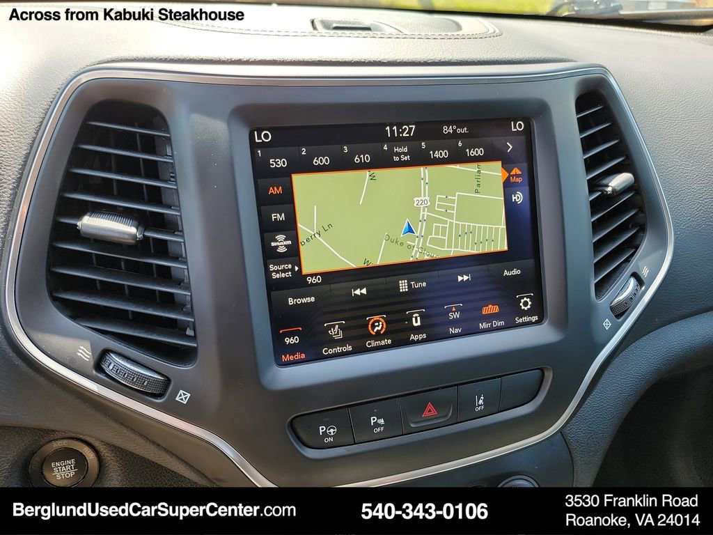 Used 2023 Jeep Cherokee Altitude Lux image 32