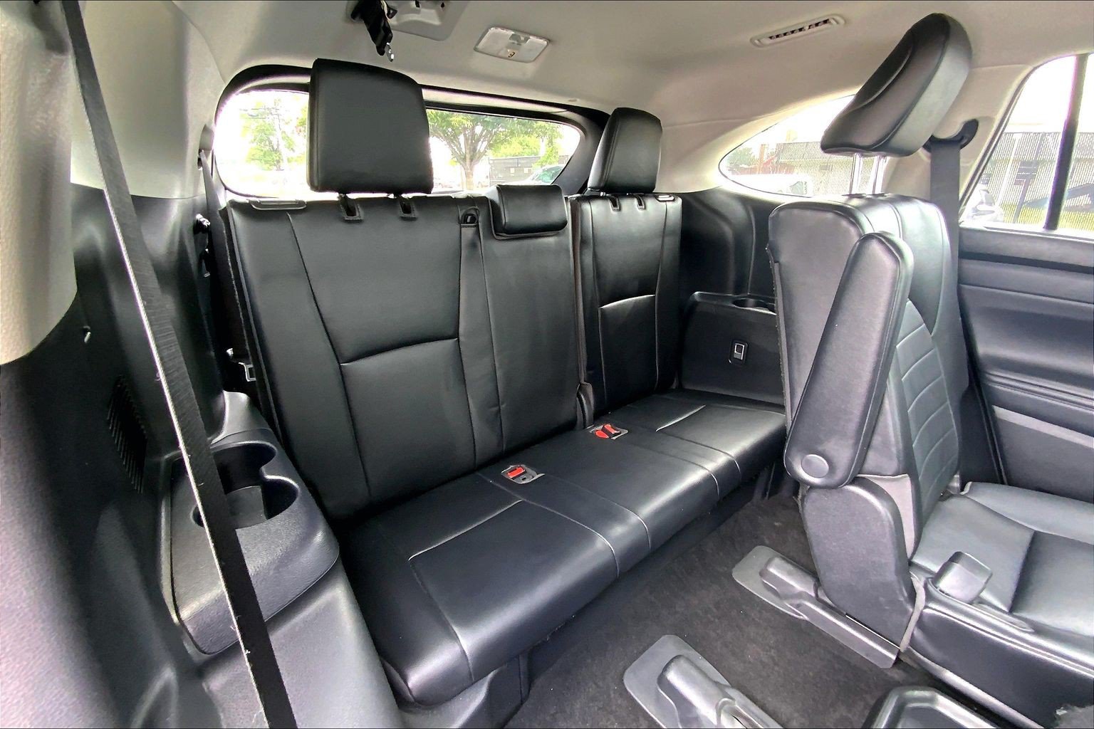Used 2023 Toyota Highlander XLE AWD/4WD image 33