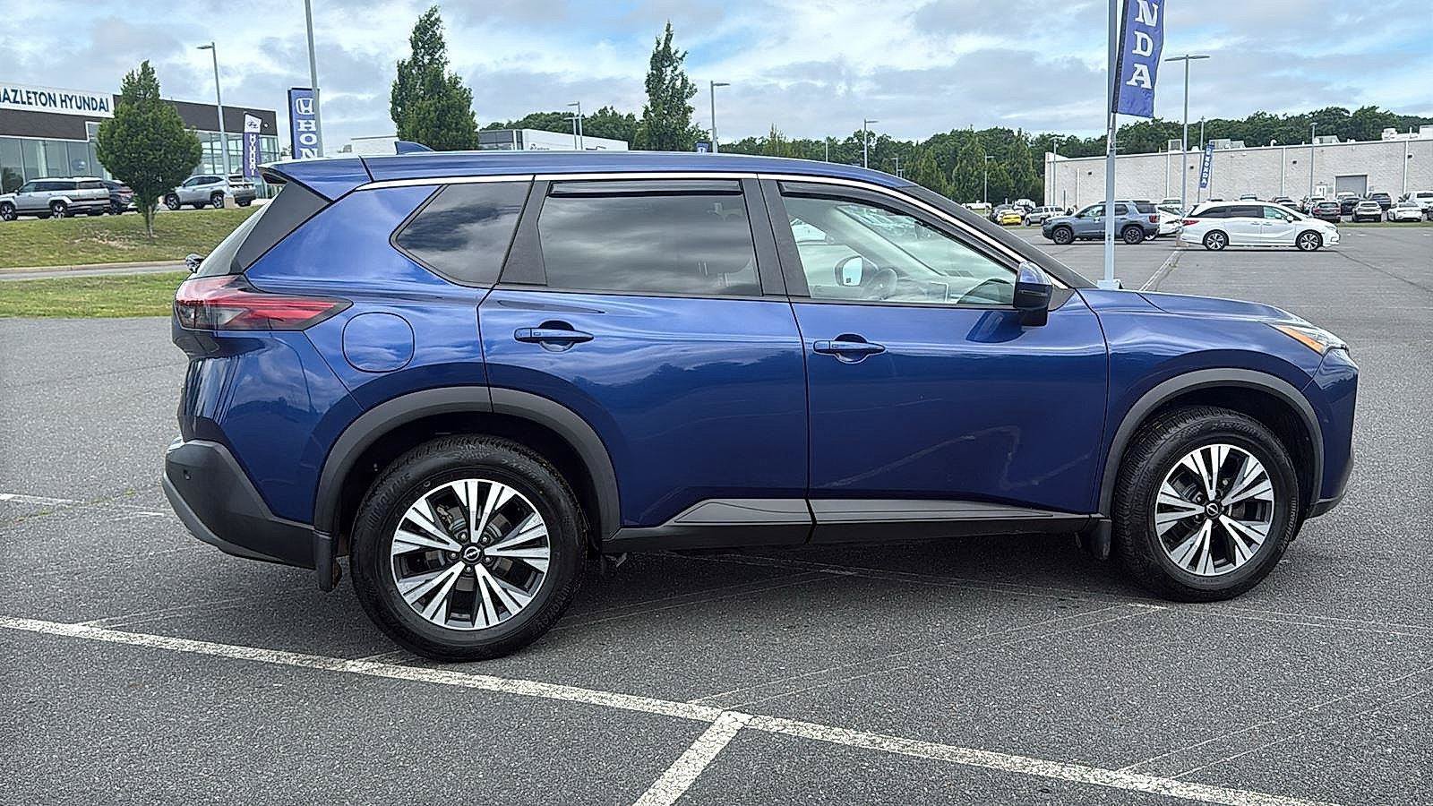 Used 2022 Nissan Rogue SV FWD image 4
