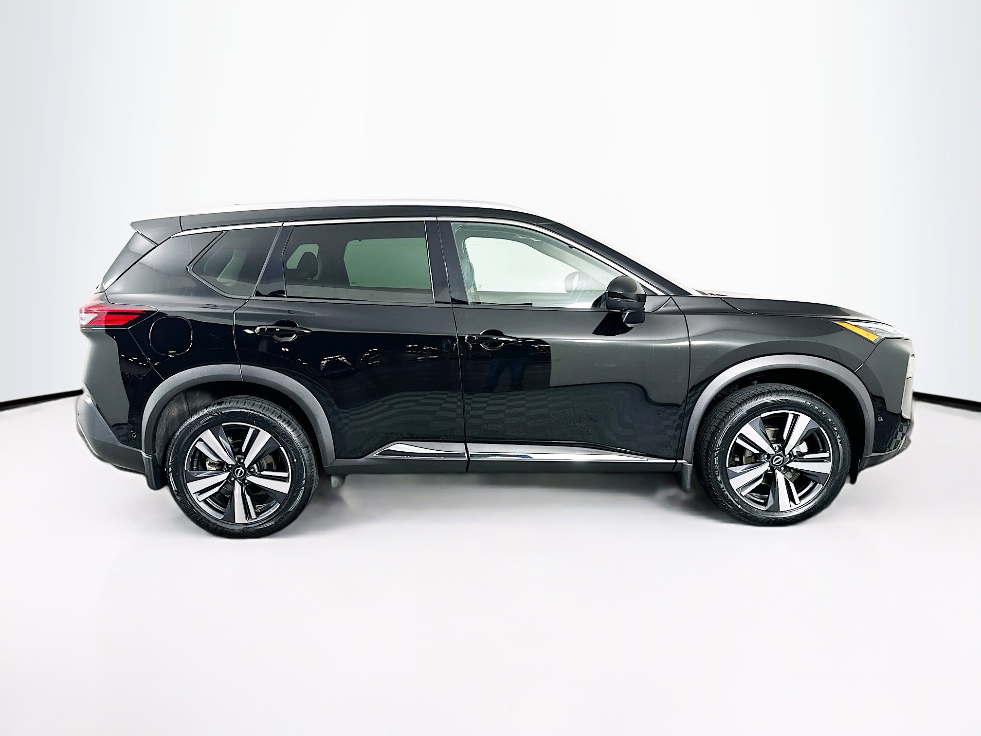 Used 2023 Nissan Rogue SL w/ SL Premium Package image 10