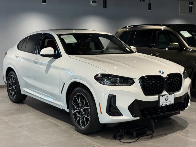 Used 2024 BMW X4 xDrive30i w/ M Sport Package AWD/4WD image 3