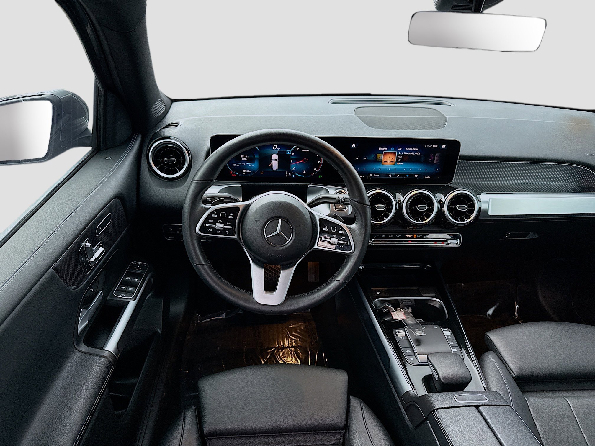 Used 2021 Mercedes-Benz GLB 250 4MATIC w/ Premium Package image 18