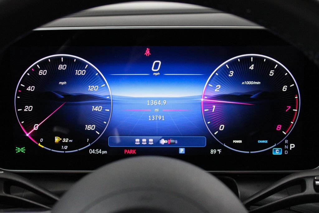 Used 2025 Mercedes-Benz GLC 300 4MATIC image 33